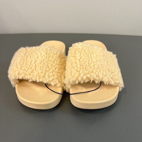 NWT MUDD Nude Beige Slip‎ On Fuzzy Sandals (8) - Picture 4 of 6